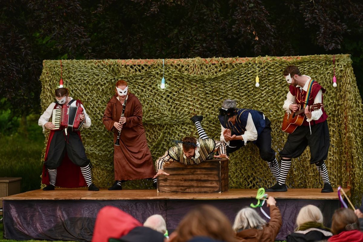 An audience watches the Folksy Theatre cast performing Shakespeare
